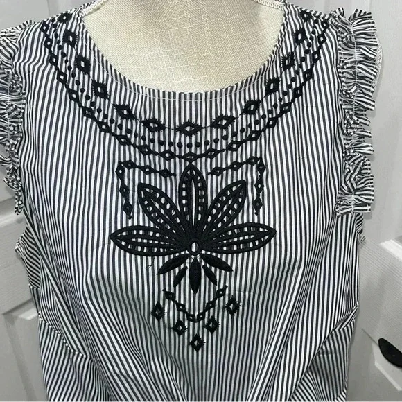 Signature Studio railroad striped, embroidered, sleeveless shirt with waist tie - Picture 6 of 9